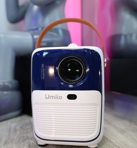 ویدئو پروژکتور اندروید Umiio مدل Q2